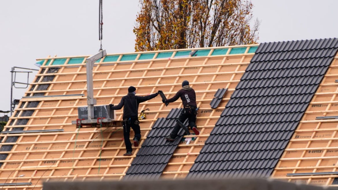 A Home Inspector’s Checklist: 7 Critical Signs of Quality Workmanship from a Roofing Contractor